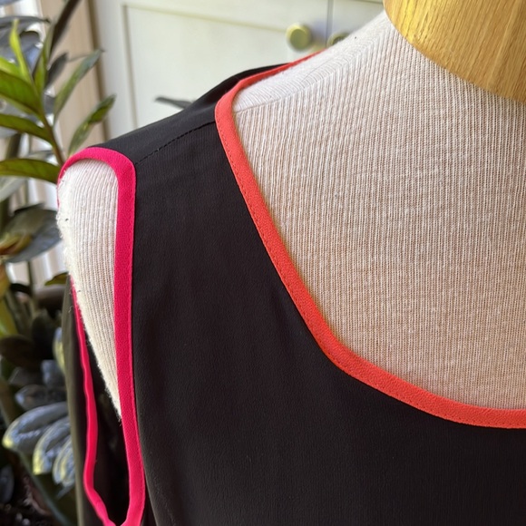 NWT Ecla made in Italy black sleeveless blouse with overlapping panels - Picture 4 of 12